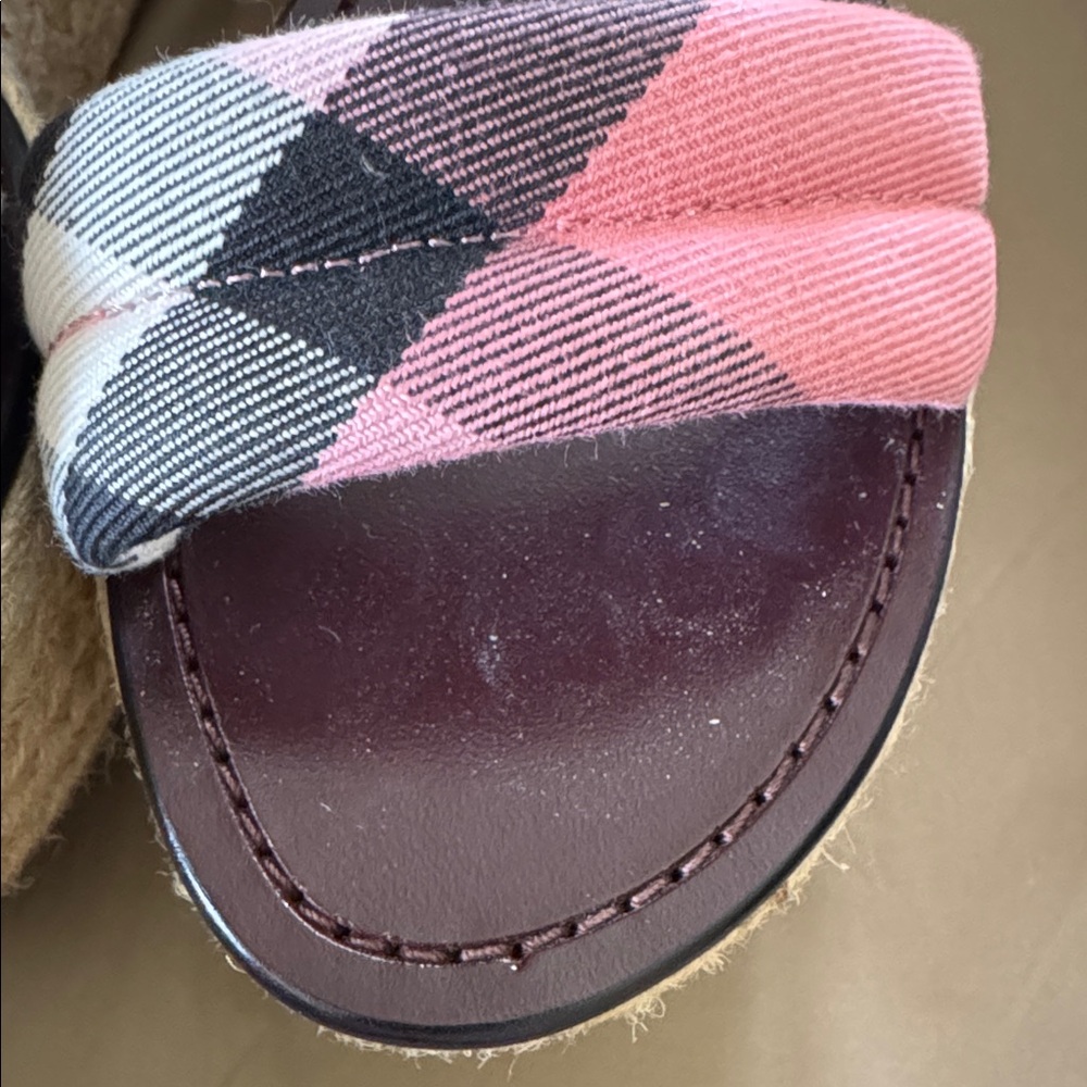 BURBERRY LONDON WEDGE HEELS - Picture 8 of 10